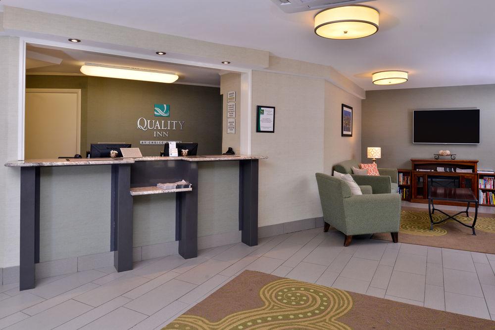Quality Inn University Center Pittsburgh Exterior photo