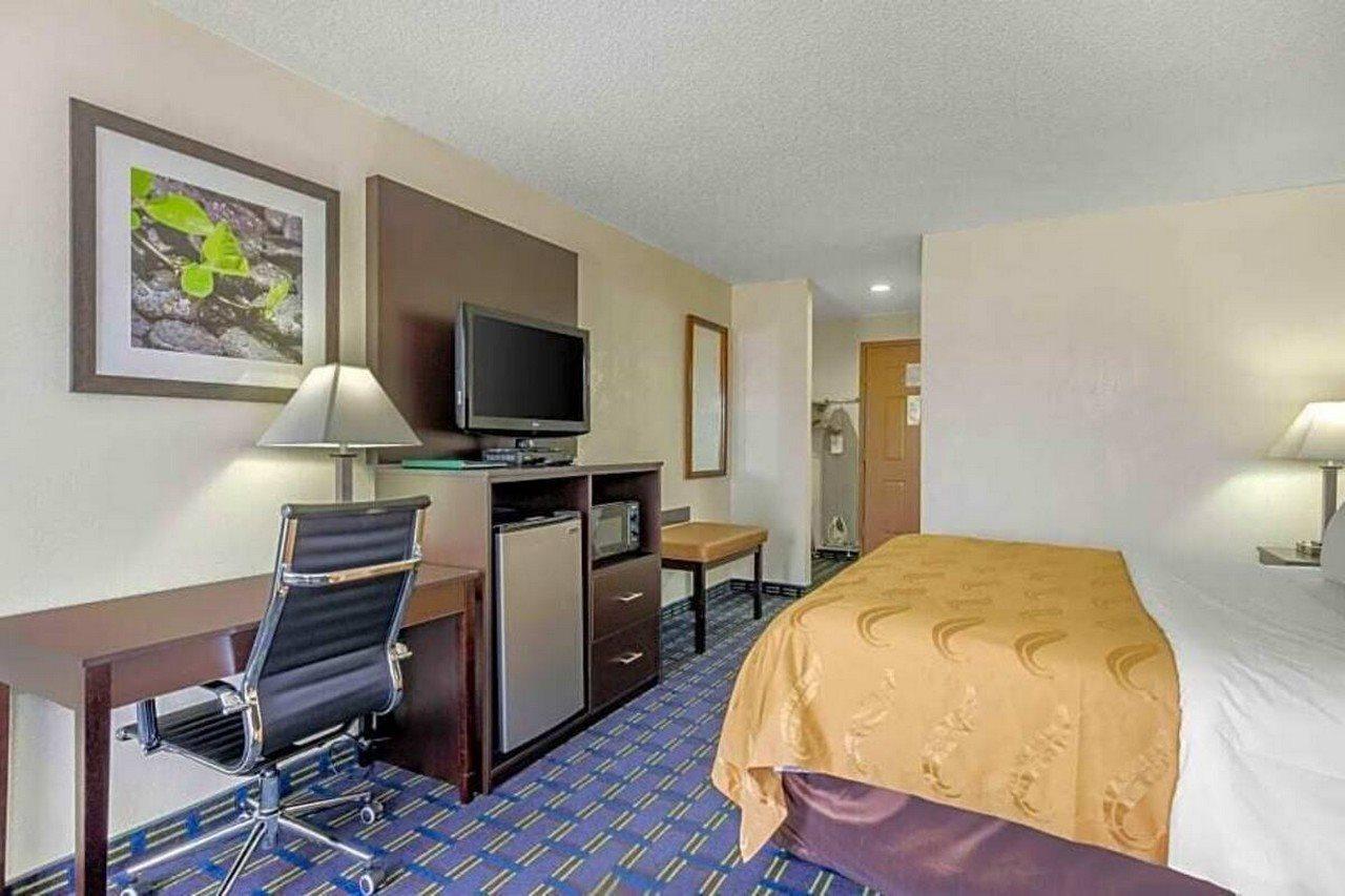 Quality Inn University Center Pittsburgh Exterior photo