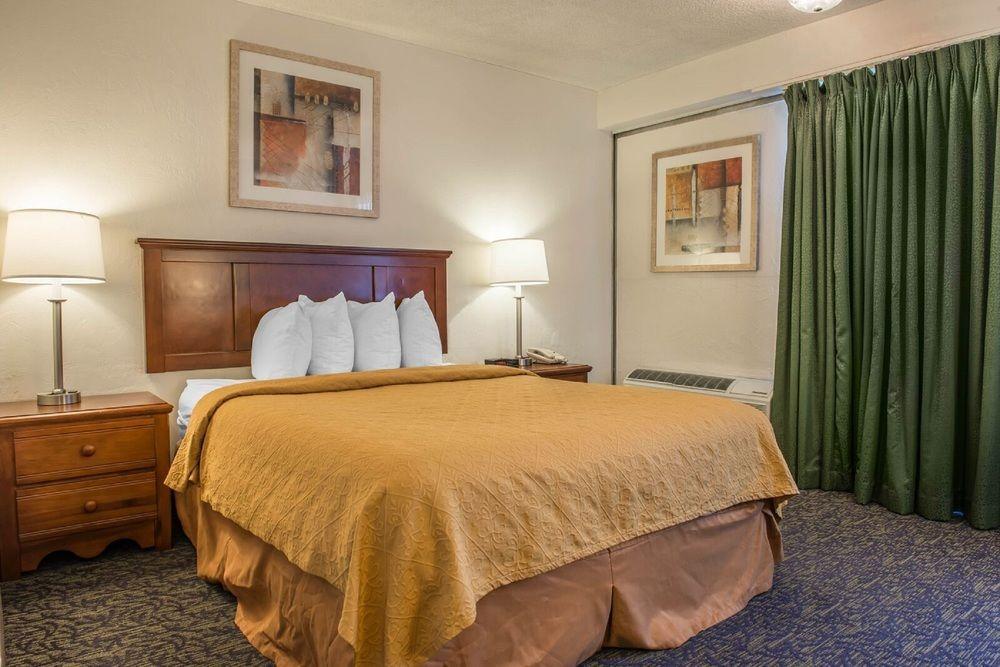 Quality Inn University Center Pittsburgh Exterior photo