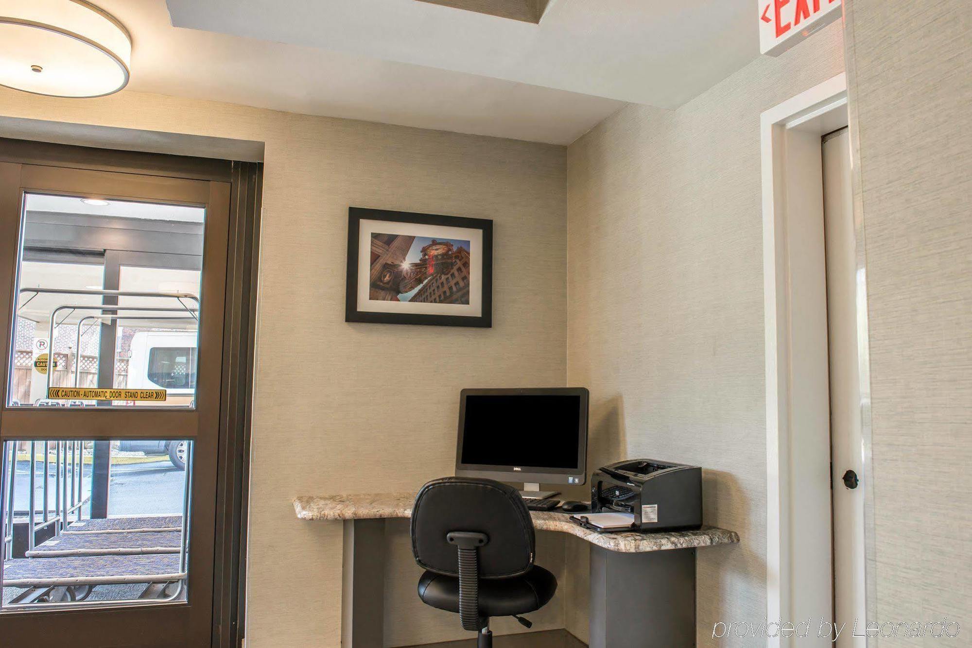 Quality Inn University Center Pittsburgh Exterior photo