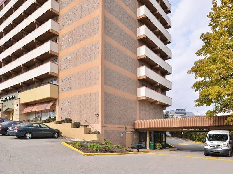 Quality Inn University Center Pittsburgh Exterior photo