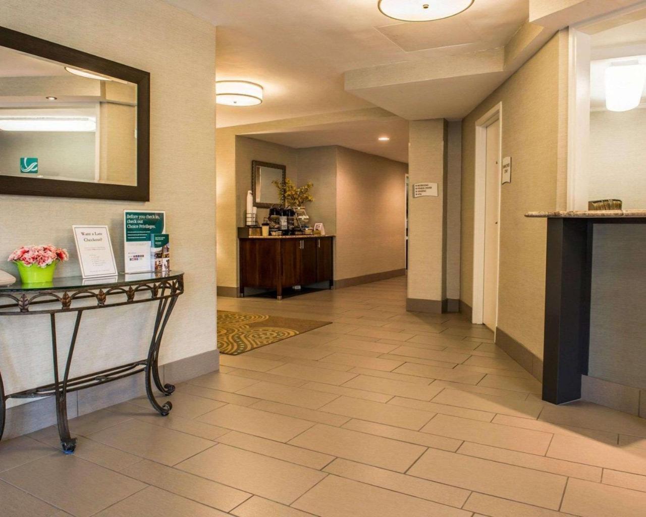 Quality Inn University Center Pittsburgh Exterior photo