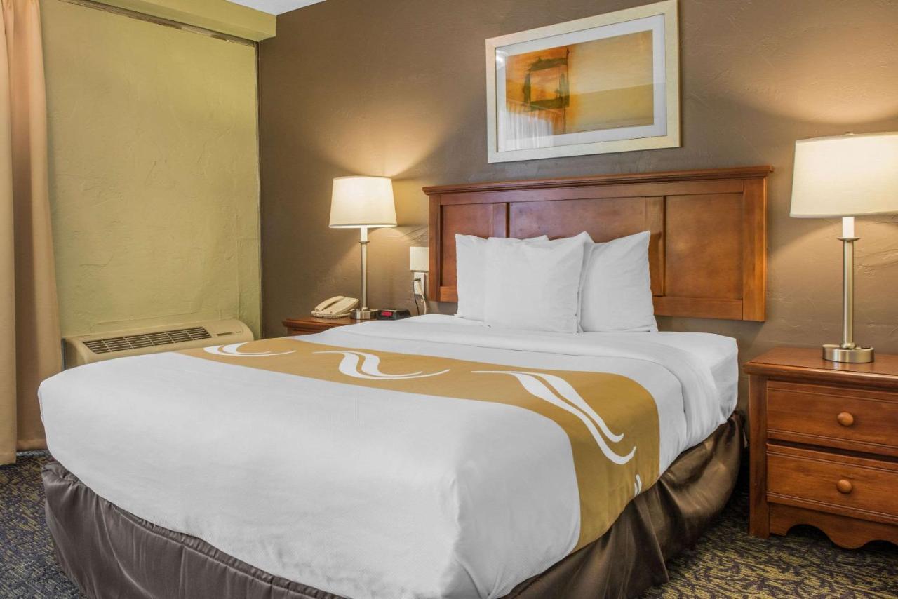 Quality Inn University Center Pittsburgh Exterior photo