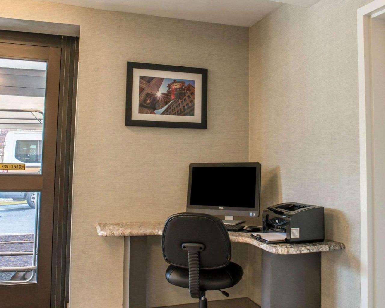 Quality Inn University Center Pittsburgh Exterior photo