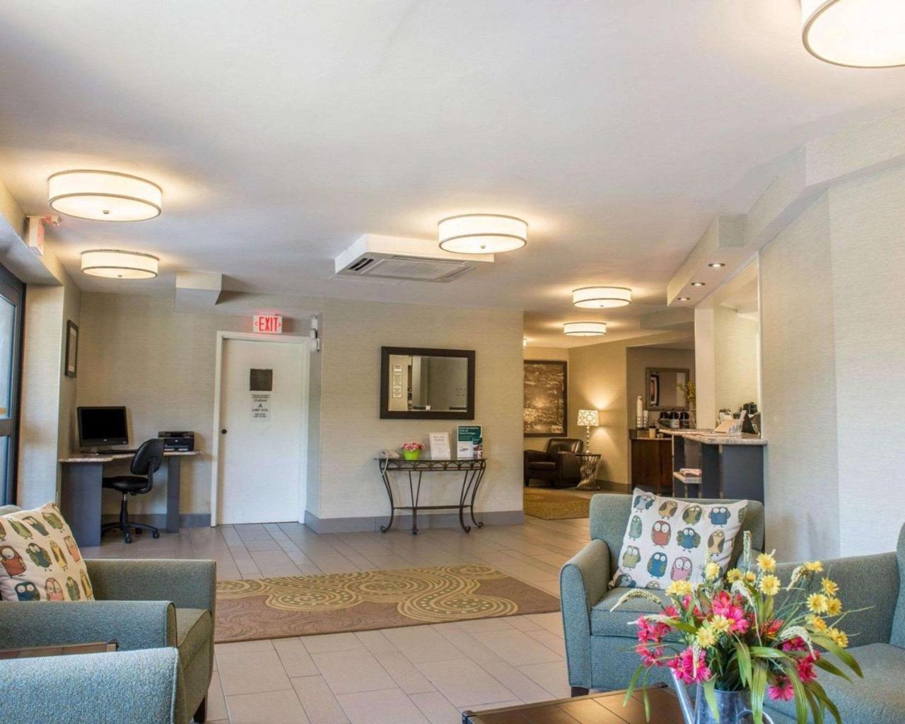 Quality Inn University Center Pittsburgh Exterior photo