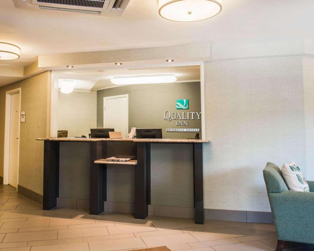 Quality Inn University Center Pittsburgh Exterior photo