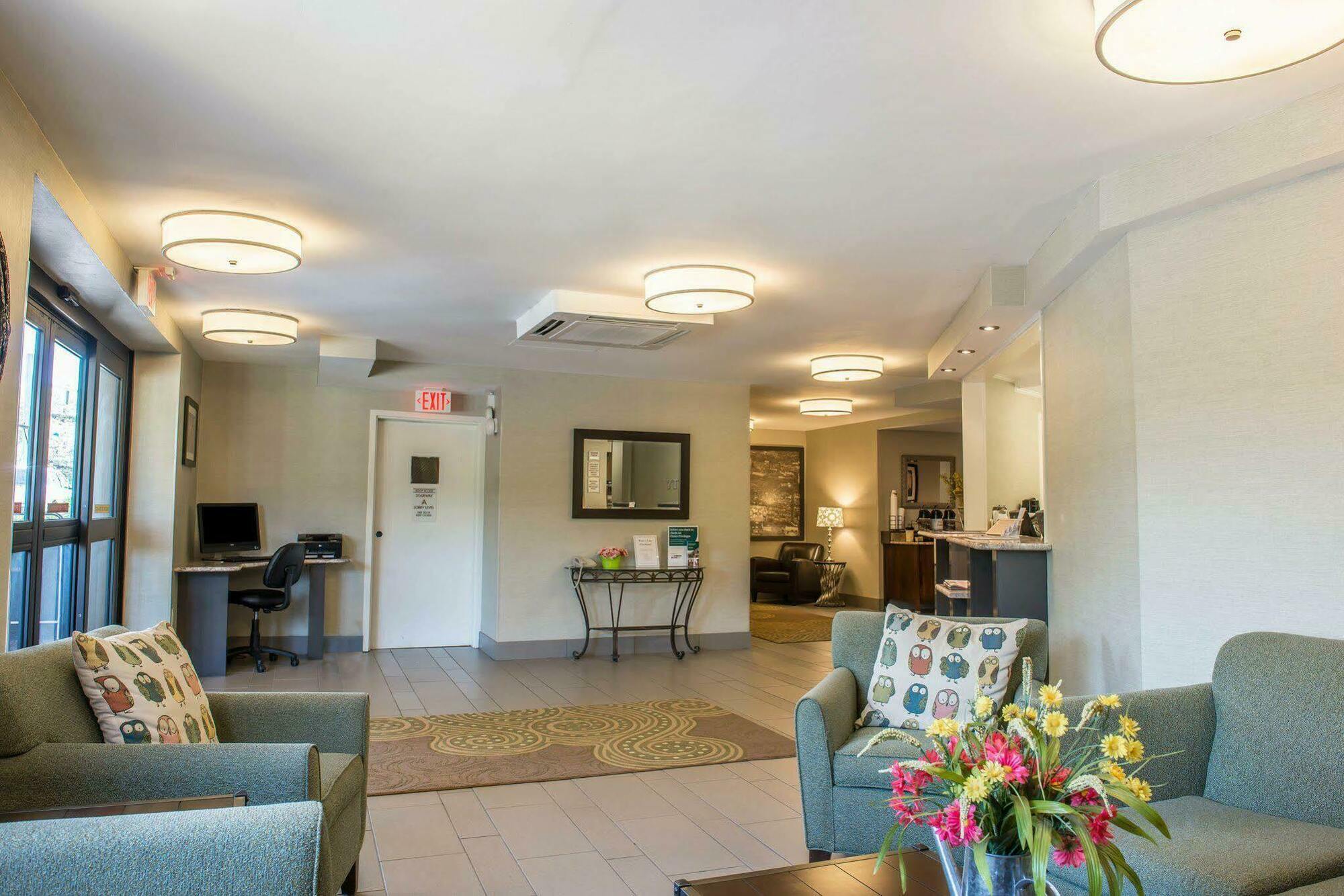 Quality Inn University Center Pittsburgh Exterior photo