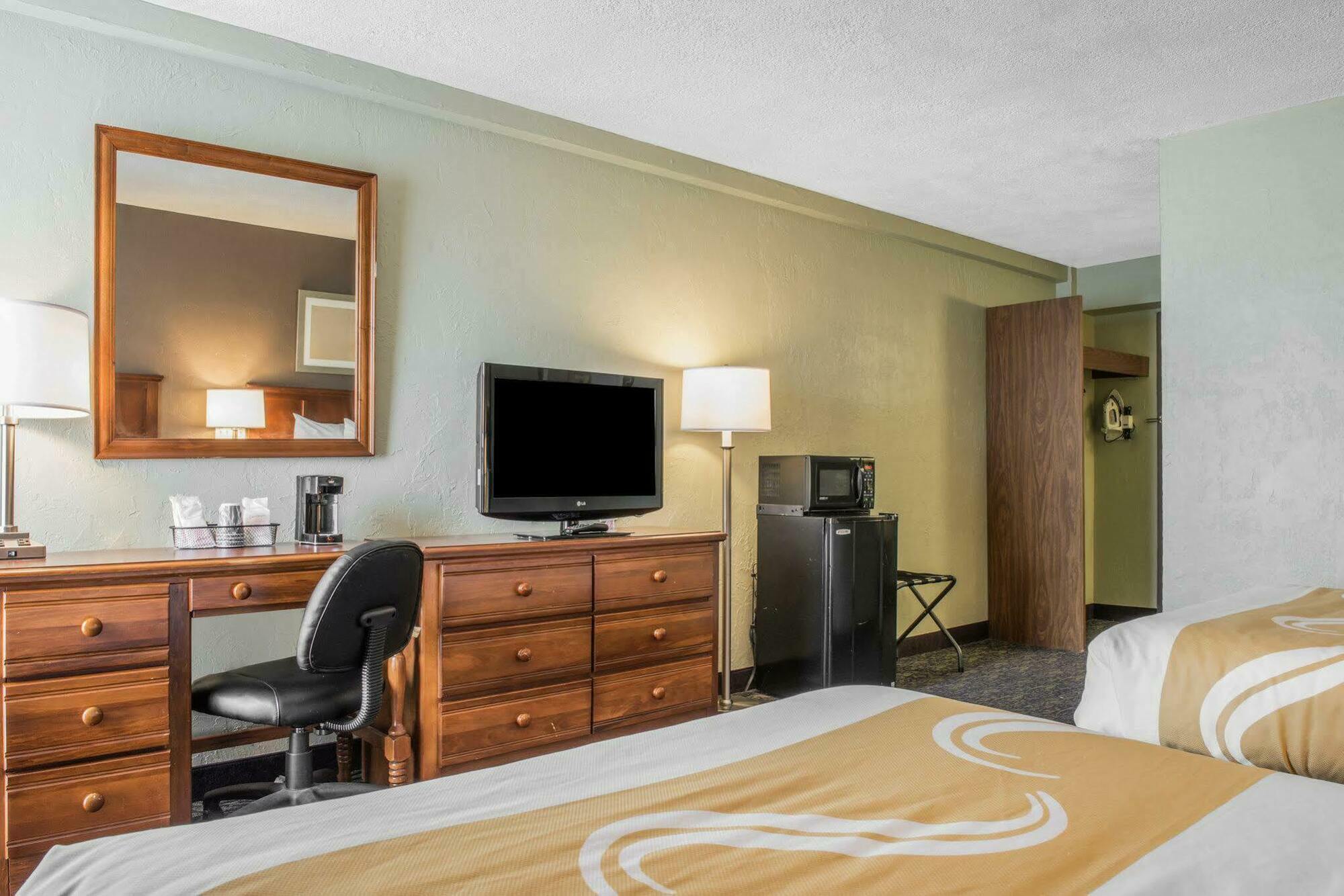Quality Inn University Center Pittsburgh Exterior photo