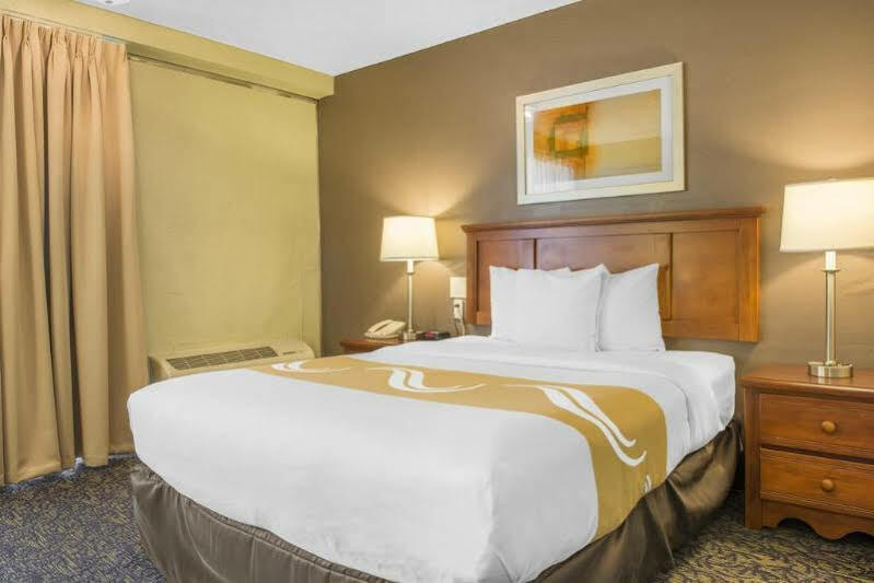 Quality Inn University Center Pittsburgh Exterior photo
